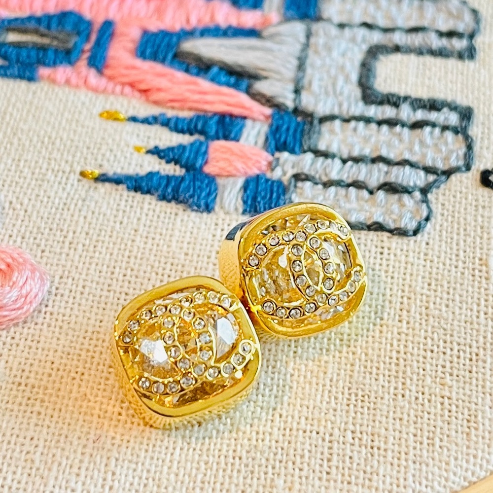 CHANEL 21C Light Gold Crystal Diamond Stud